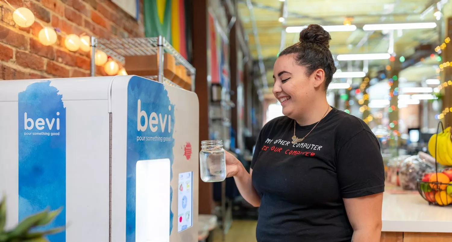 Water dispenser for low-sugar beverages